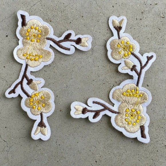 Embroidery Patches Iron On Applique Craft Clothes Flower Patches Lot of 2 - Picture 1 of 9